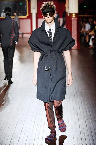 Look 16